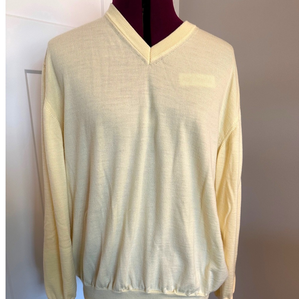 Kirkland Signature Mens XXL Yellow Extrafine Merino Wool V-Neck Sweater Italy